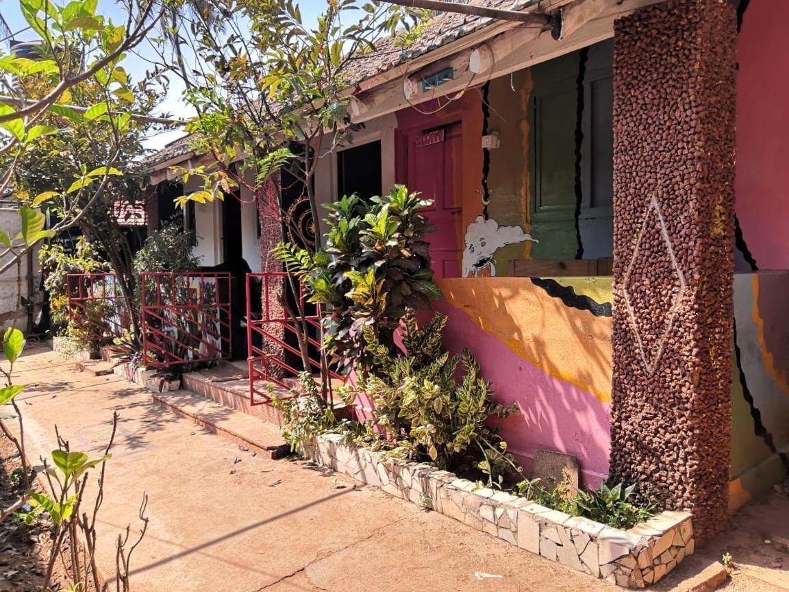Hippie Hostel Анжуна Экстерьер фото