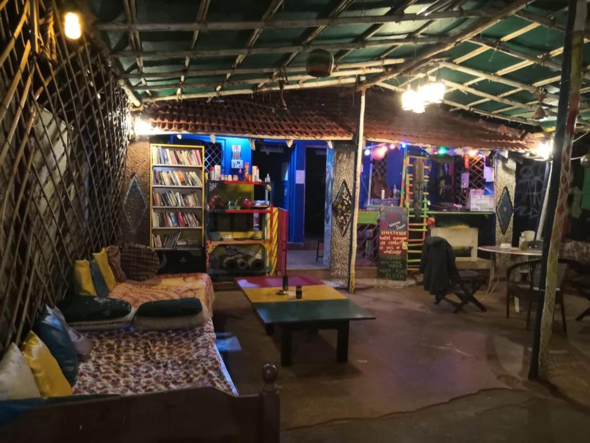 Hippie Hostel Анжуна Экстерьер фото